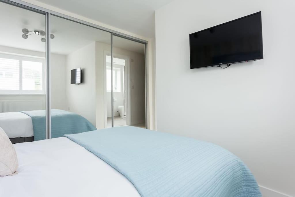 Stunning 2 Bed Apartment, Fabulous Sea View & 2 Minutes To Beach With Parking Bournemouth Zewnętrze zdjęcie