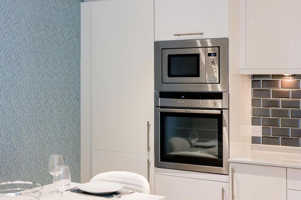 Stunning 2 Bed Apartment, Fabulous Sea View & 2 Minutes To Beach With Parking Bournemouth Zewnętrze zdjęcie