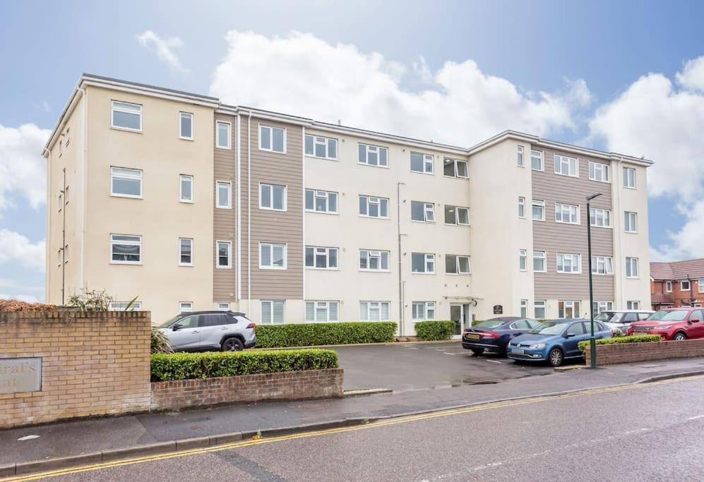 Stunning 2 Bed Apartment, Fabulous Sea View & 2 Minutes To Beach With Parking Bournemouth Zewnętrze zdjęcie