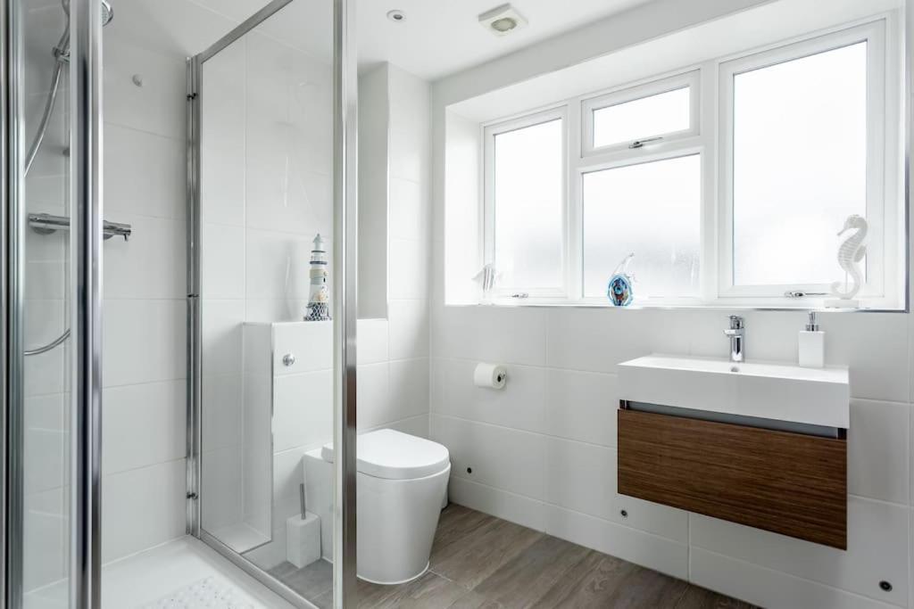Stunning 2 Bed Apartment, Fabulous Sea View & 2 Minutes To Beach With Parking Bournemouth Zewnętrze zdjęcie