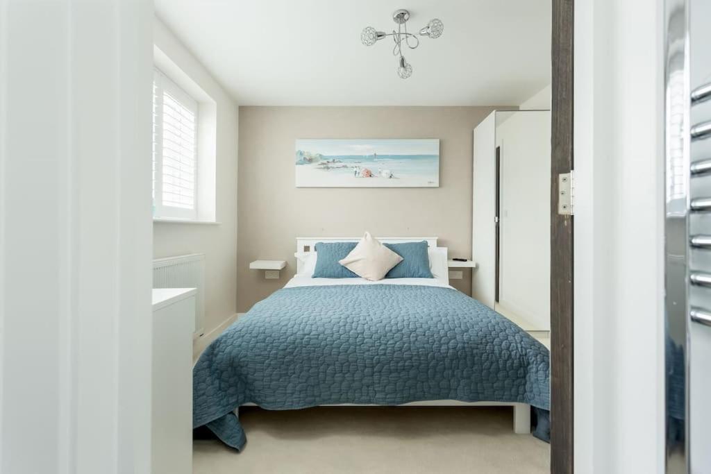 Stunning 2 Bed Apartment, Fabulous Sea View & 2 Minutes To Beach With Parking Bournemouth Zewnętrze zdjęcie