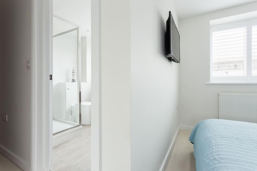 Stunning 2 Bed Apartment, Fabulous Sea View & 2 Minutes To Beach With Parking Bournemouth Zewnętrze zdjęcie