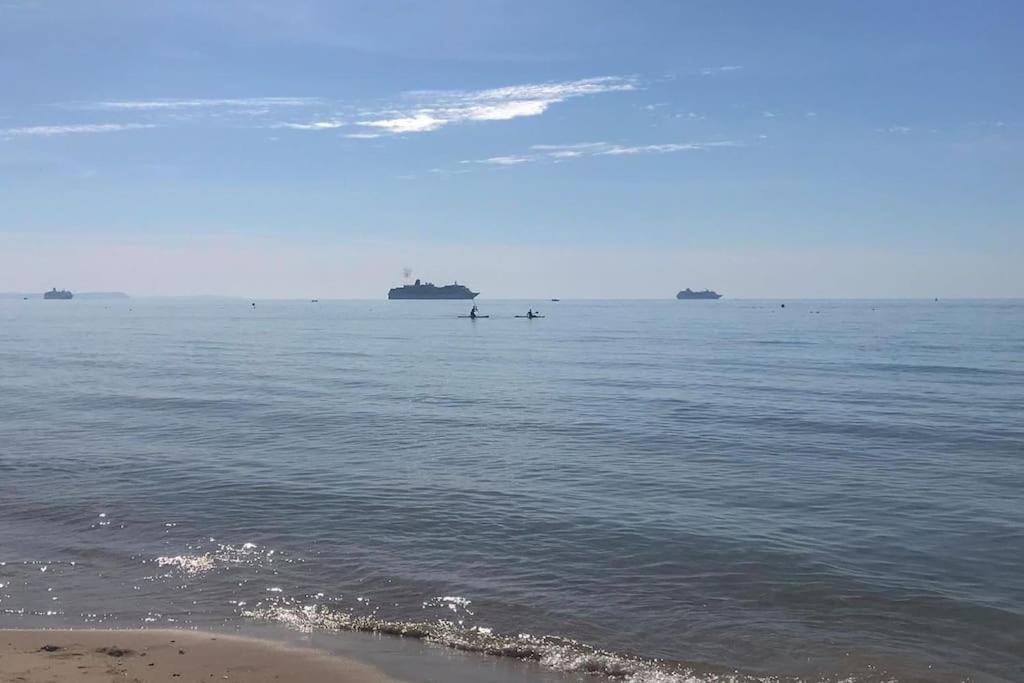 Stunning 2 Bed Apartment, Fabulous Sea View & 2 Minutes To Beach With Parking Bournemouth Zewnętrze zdjęcie