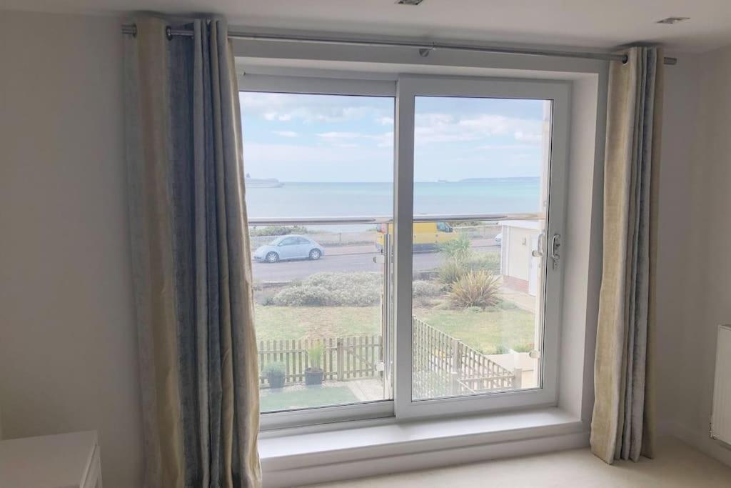 Stunning 2 Bed Apartment, Fabulous Sea View & 2 Minutes To Beach With Parking Bournemouth Zewnętrze zdjęcie
